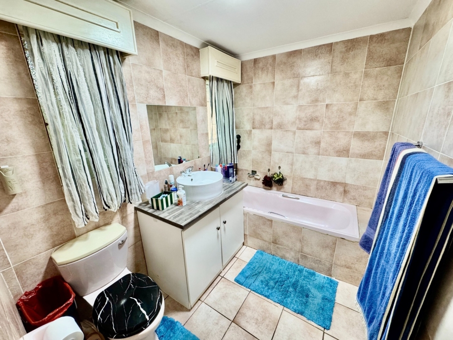 3 Bedroom Property for Sale in Mooivallei Park North West